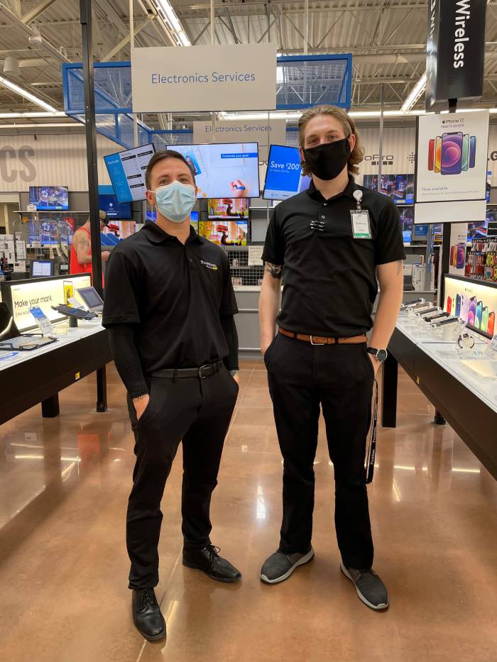 Walmart Wireless team members